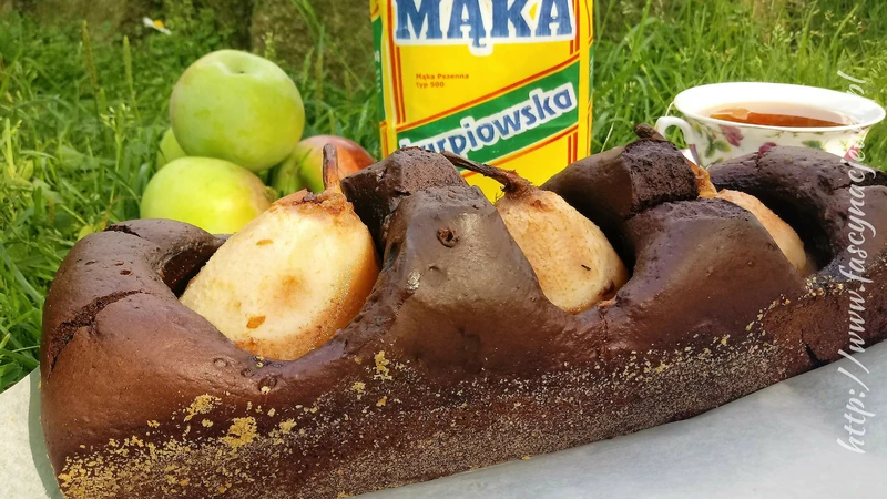 Czekoladowe ciasto z gruszkami