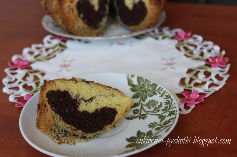 Dwukolorowa babka majonezowa