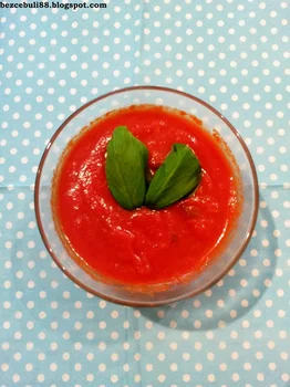 Pikantna salsa pomidorowa na ciepło