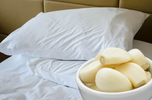 Włóż to warzywo pod poduszkę, a nie pożałujesz! To aż 5 korzyści dla zdrowia i komfortu