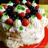 Truskawkowy tort bezowy