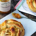 Drożdżowe wianuszki z marmoladą pomarańczową