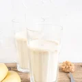Koktajl bananowy z masłem orzechowym