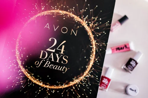 Kalendarz adwentowy Avon {co znalazło się w środku i ile jest wart?}