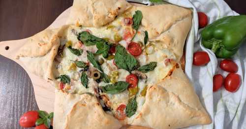Pizza inaczej - gwiazda drożdżowa.
