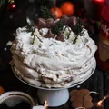 Świąteczny tort bezowy (wygląda niczym lasek a smakuje iście świątecznie).