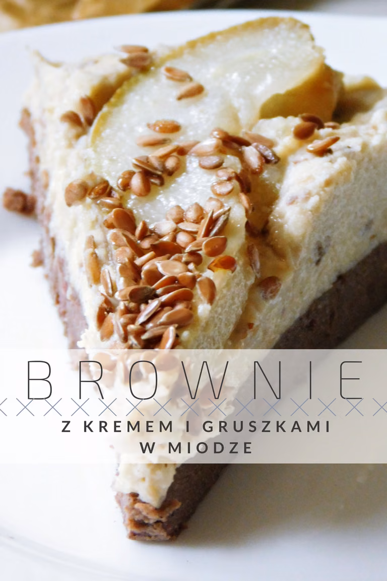 Brownie z kremem migdałowym i gruszkami w miodzie