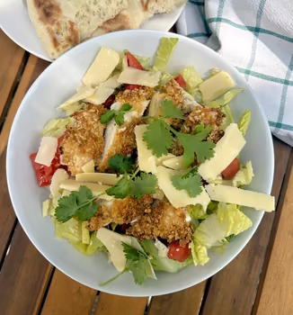 Sałatka z kurczakiem w panko - Bullio