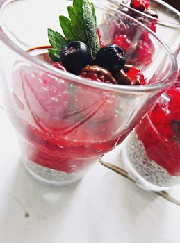Fit pudding chia z malinami i polewą czekoladową