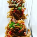 Makaron chow mein z kurczakiem