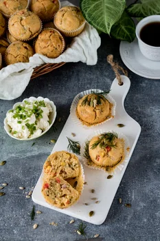 Wytrawne muffinki z szynką i warzywami