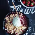 Crumble owsiany z truskawkami