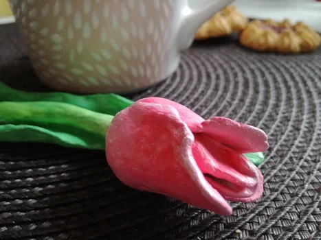 Tulipan z gliny samoutwardzalnej