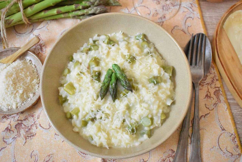 Kremowe risotto ze szparagami
