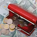 Możesz otrzymać 1445 złotych miesięcznie! Sprawdź, jakie dokumenty złożyć.