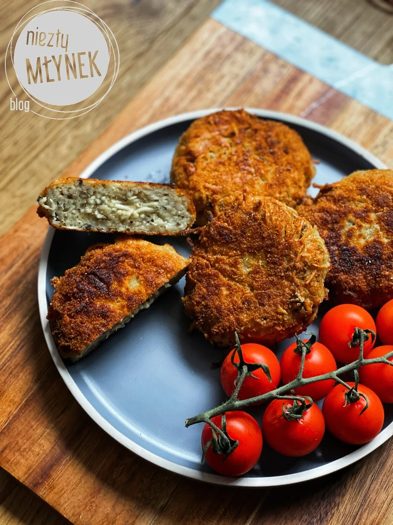 Kotlety z makaronu z serem i pieczarkami
