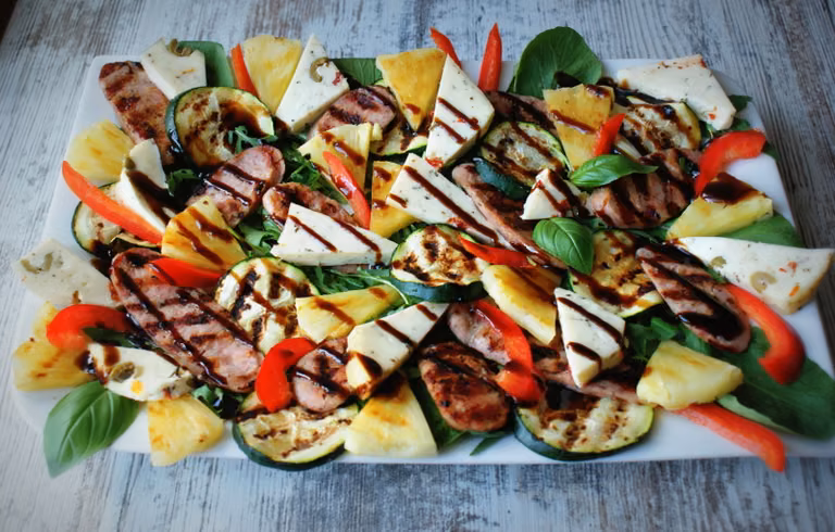 Sałatka FIT z grillowanego ananasa