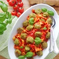 Tagliatelle z brokułowymi pulpecikami i sosem pomidorowym