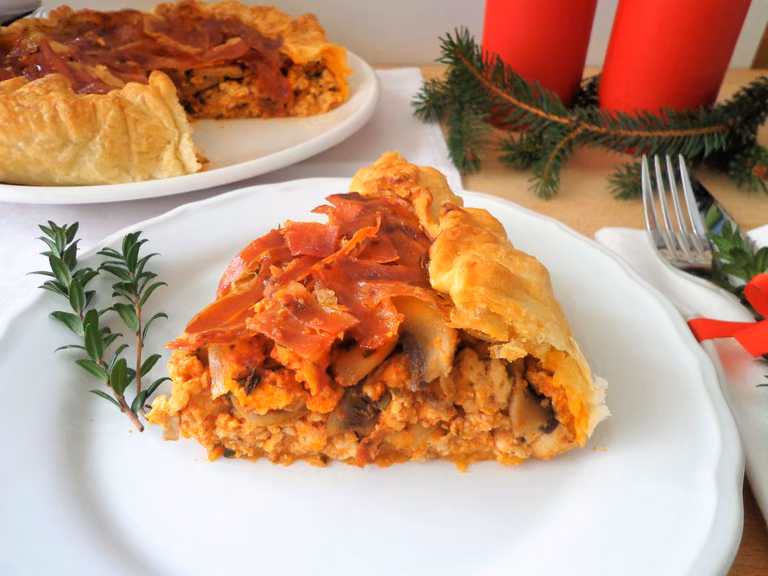 Quiche z mięsem i grzybami