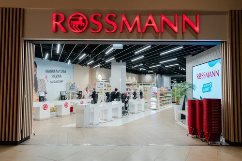 Rossmann rezygnuje ze sprzedaży napojów! Wszystko przez system kaucyjny