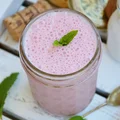 Jaglany shake z truskawkami