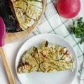 ZAPIEKANKA Z CUKINIĄ, KASZĄ JAGLANĄ I SEREM FETA