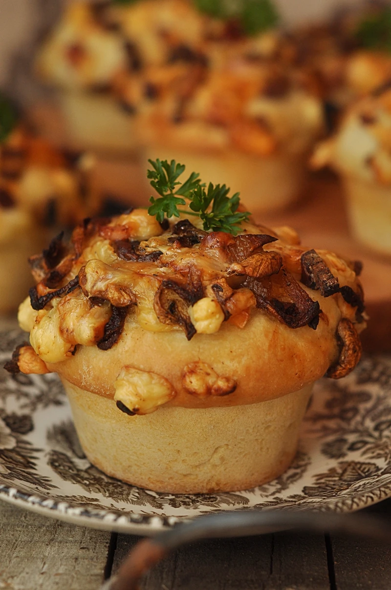 Muffiny drożdżowe faszerowane