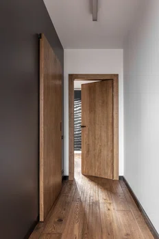 Drewniane drzwi