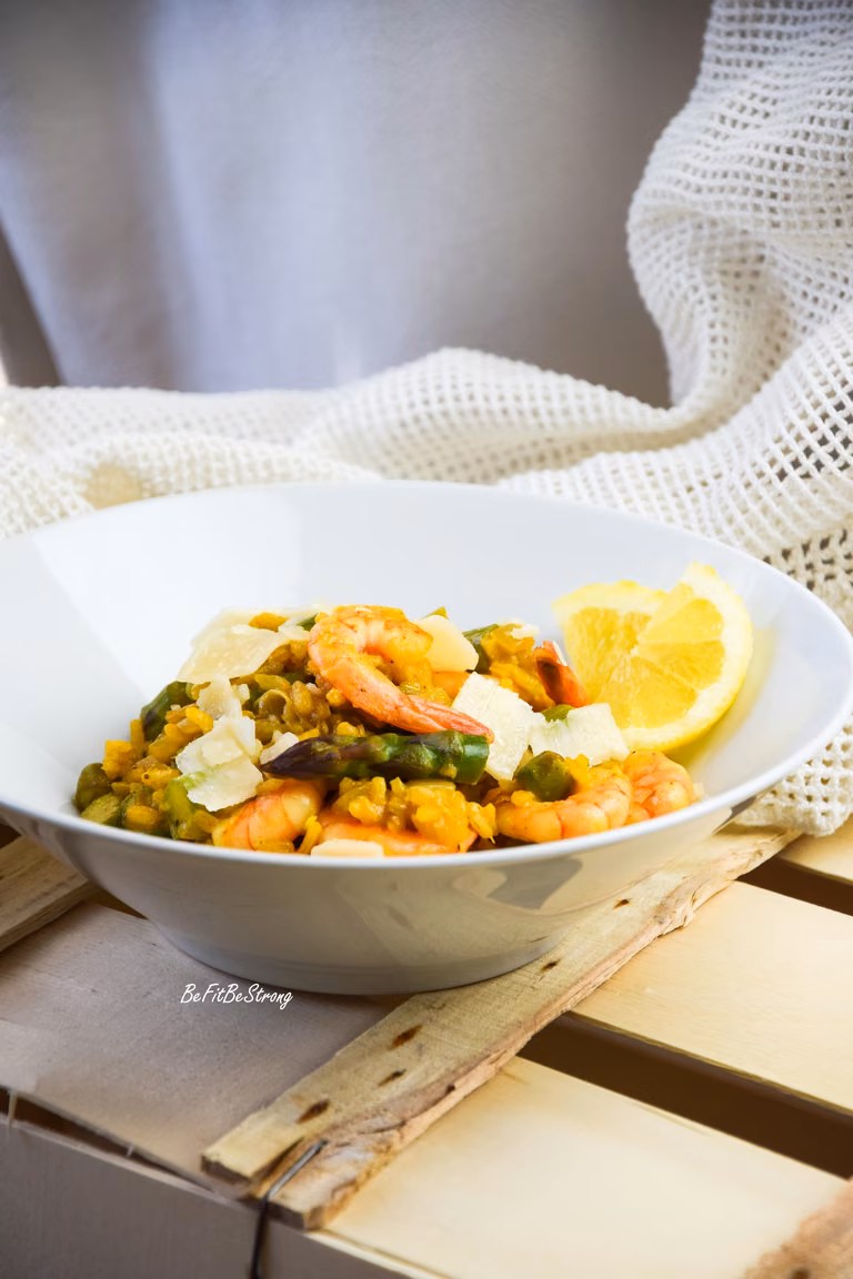 Cytrynowe risotto ze szparagami i krewetkami