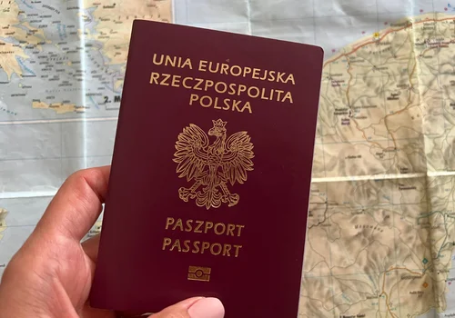 Paszport w 15 minut na polskim lotnisku! Na jakich warunkach można go dostać?