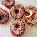 Donuts - amerykańskie pączki z czekoladowym lukrem