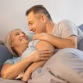 6 mitów o seksie po 50-tce, które należy obalić. Nr 3 zmieni Twoje spojrzenie!