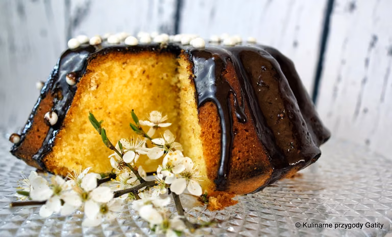 Babka cytrynowa z polewą czekoladową