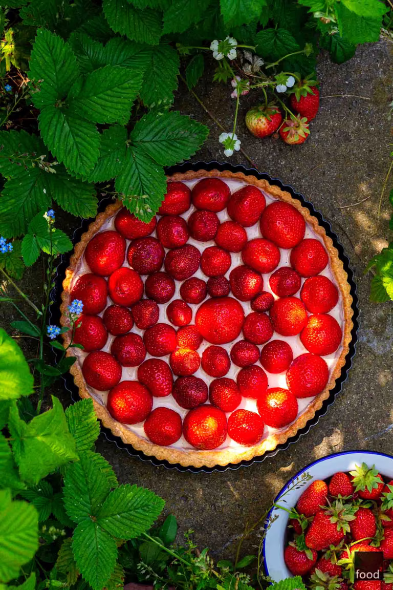 Tarta z panna cottą i truskawkami
