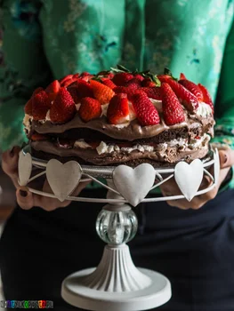Tort z nutellą i truskawkami