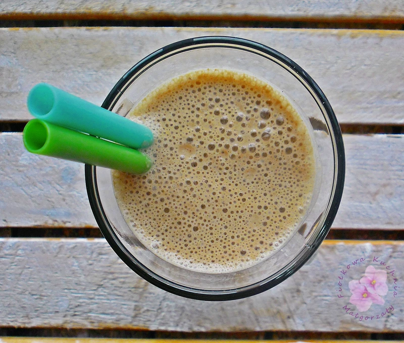 Shake kawowy z bananem, karobem i guaraną