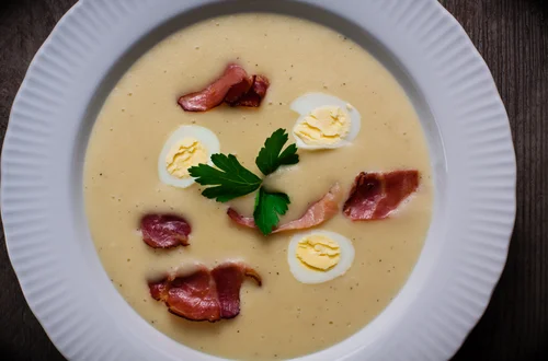 Zaskocz gości w Wielkanoc i przygotuj kremową zupę chrzanową! To świąteczny must-have!