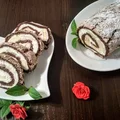 kakaowa rolada bezowa z bananami