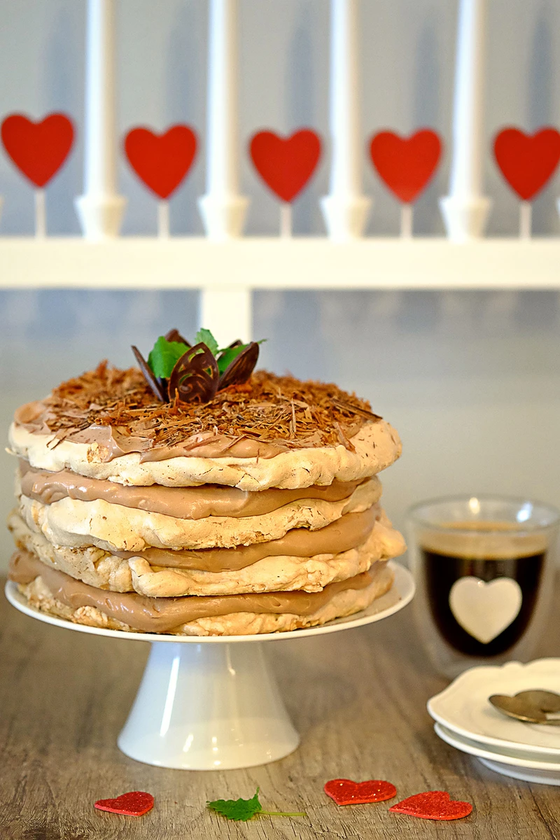 Czekoladowy tort bezowy