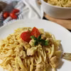 Spaghetti w sosie porowym z kurczakiem.