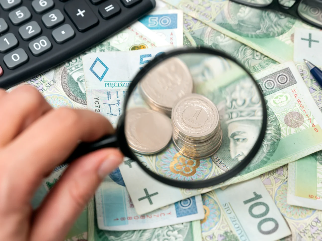 Ci pracownicy mogą liczyć na dopłatę roczną! Do końca marca otrzymają przelew na 240 zł