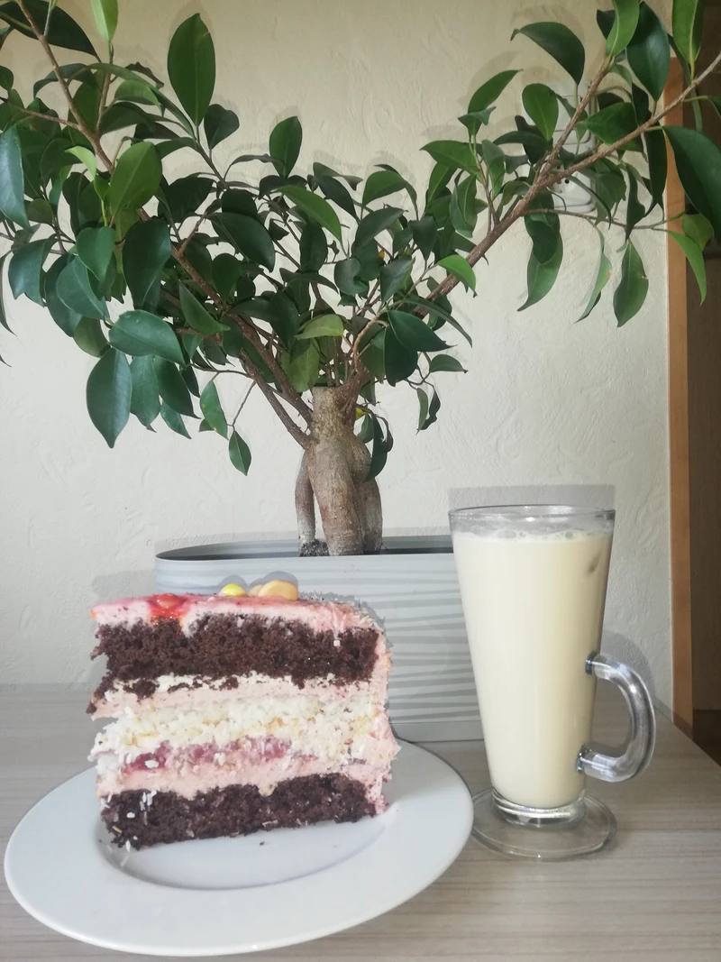 Tort kokosowo-truskawkowy