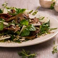 Sałatka z pieczarkami, serem pecorino i suszonymi pomidorami