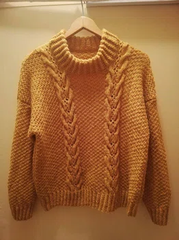 "Musztardowy" sweterek na drutach
