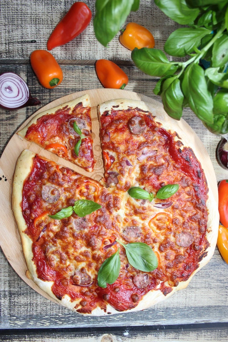 Domowa pizza – cienki spód puszyste chrupiące boki