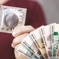 Rekordowe ceny za prezerwatywy w Rosji! Ludzie szturmują apteki i sklepy.