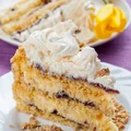 Tort Królewski z bezą i kremem – przepis na deser, który zaskoczy wszystkich!
