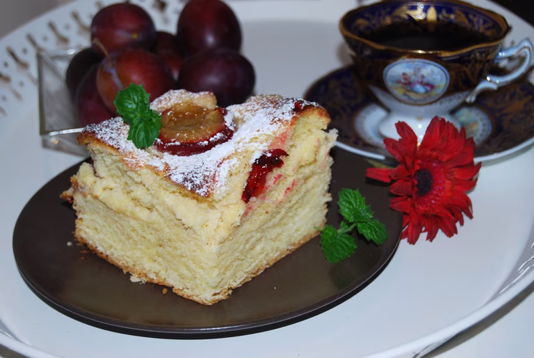 Ciasto drożdżowe ze śliwkami
