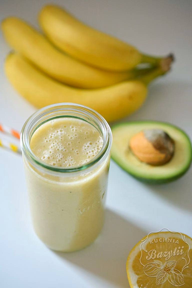 Koktajl z bananem i awokado