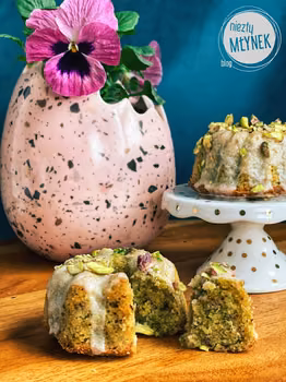 Wielkanocne mini babeczki pistacjowe